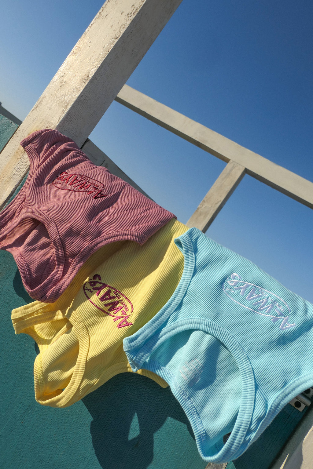 Crop top lemonade